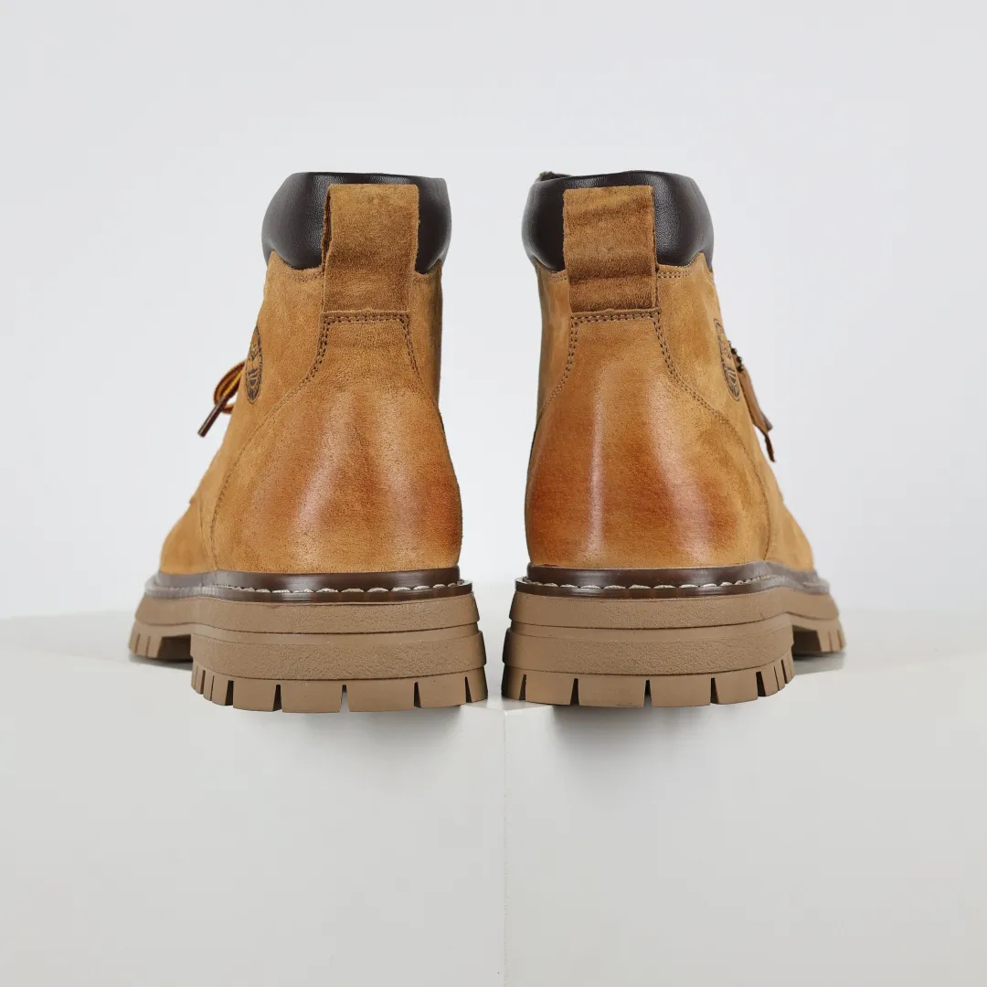 The price tag is 💰620. The core recommendation is good price. Timberland outdoor high-top casual rhubarb boots series #Guangdong Dachang quality. Original box and original packaging. Fashionable and trendy matching. The fabric is made of Italian 🇮🇹 top-grade frosted fine-grained cowhide. It is paired with anti-odor and anti-corrosion genuine leather latex insoles. The outsole and hardware are all made from original factory raw materials. The same process as the original Goodyear, never open the glue. Good products do not kill pigs. Exclusive launch on the entire network. The quality is beyond doubt. The complete set of official website unified packaging gives you a perfect wearing experience. It is of high quality and durable. A must-have for sportsmen. Specially designed to treat those who are not handsome. High-quality and first-class foot feel. Specially designed for cold protection and outdoor use this winter. Casual matching for daily use. Size: 38 39 40 41 42 43 44 (leather shoe size)